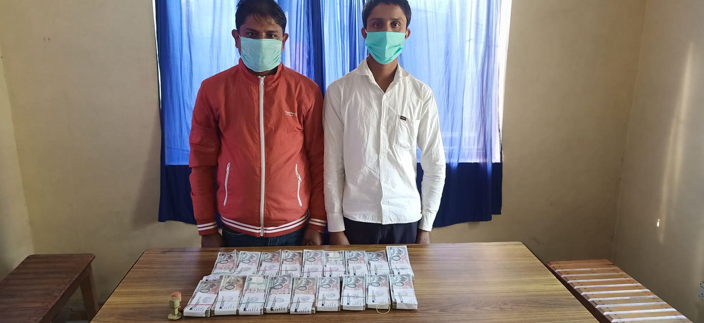 हुण्डीको रकम सहित बीरगंजबाट दुई प्रकाउ